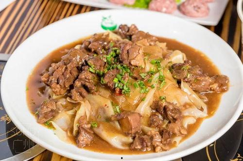 绕行在牛蹄 吃瓜